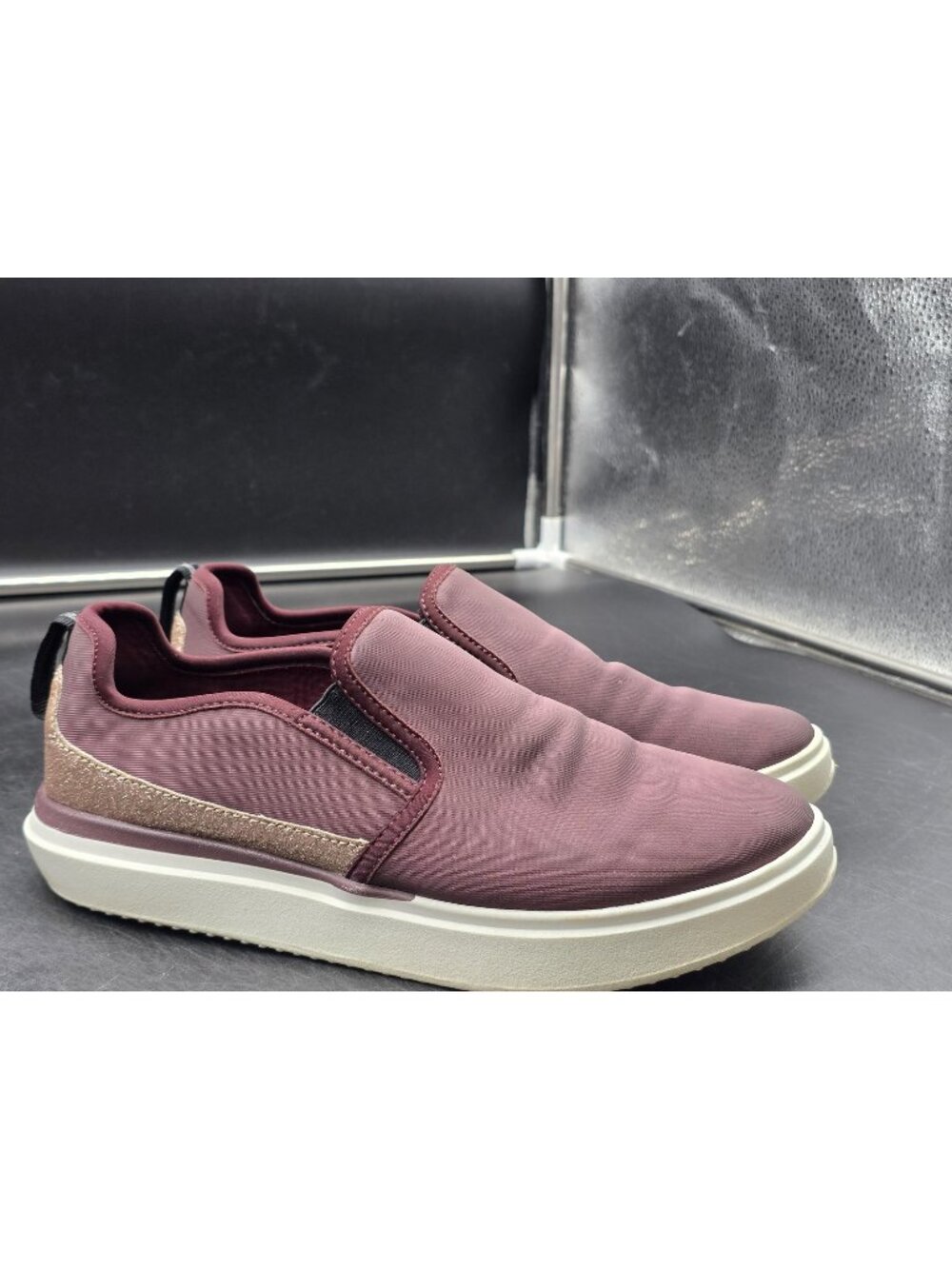 rocket dog Shoes Womens 8 red Glitter Slip On Casual Comfort Sneakers Damaged